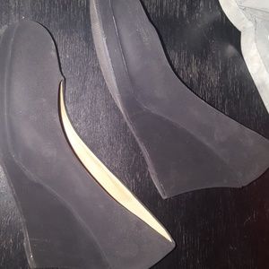 3" wedges- suede